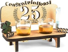 Dřevěná lavice s panáky 25. let